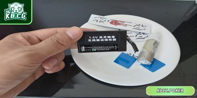 Xóc Đĩa Bịp Là Gì Và Cách Nhận Biết Khi Chơi Hiệu Quả Nhất 2 Chiêu trò gian lận qua camera hoặc thiết bị điện tử